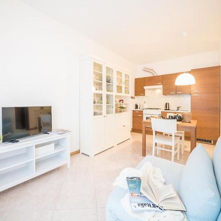 Gardappartamenti Garibaldi City Centre Desenzano del Garda Eksteriør billede