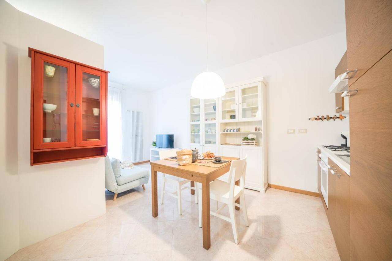 Gardappartamenti Garibaldi City Centre Desenzano del Garda Eksteriør billede