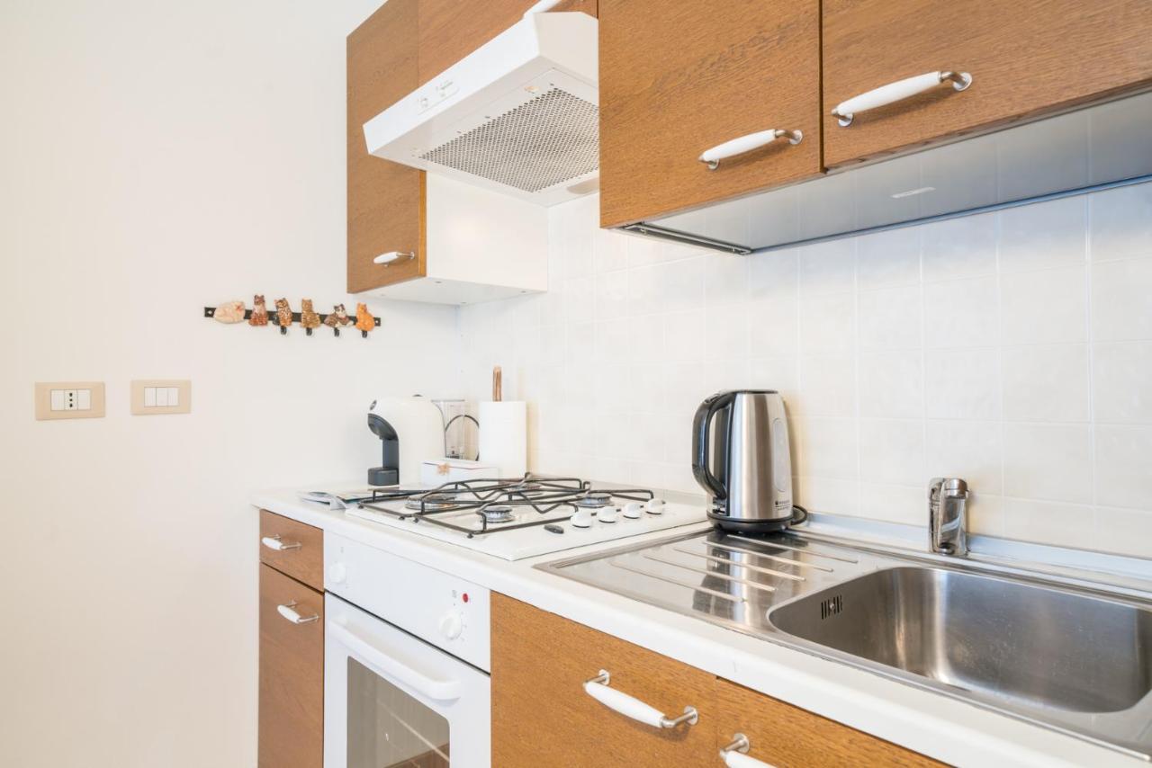 Gardappartamenti Garibaldi City Centre Desenzano del Garda Eksteriør billede