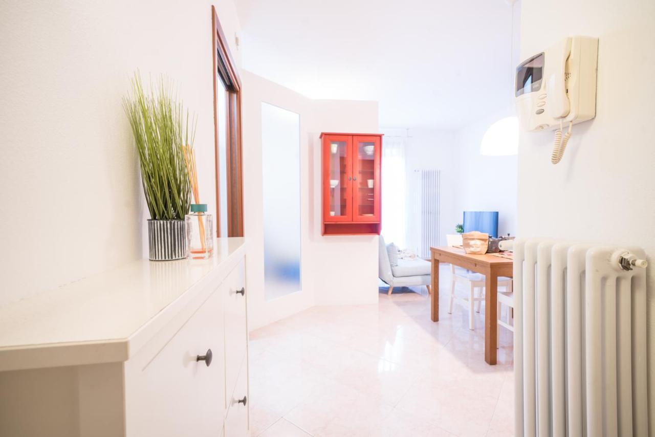Gardappartamenti Garibaldi City Centre Desenzano del Garda Eksteriør billede
