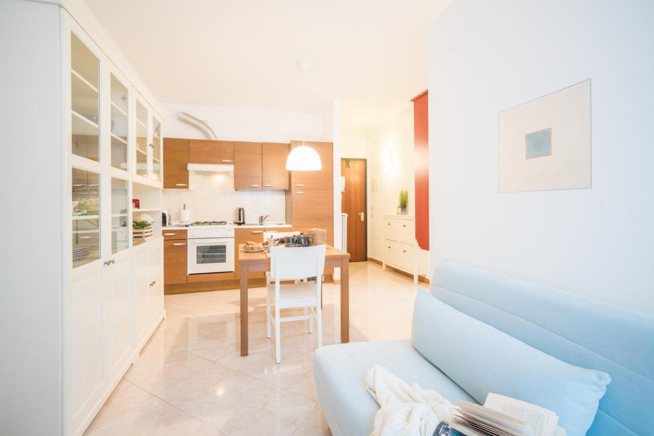 Gardappartamenti Garibaldi City Centre Desenzano del Garda Eksteriør billede