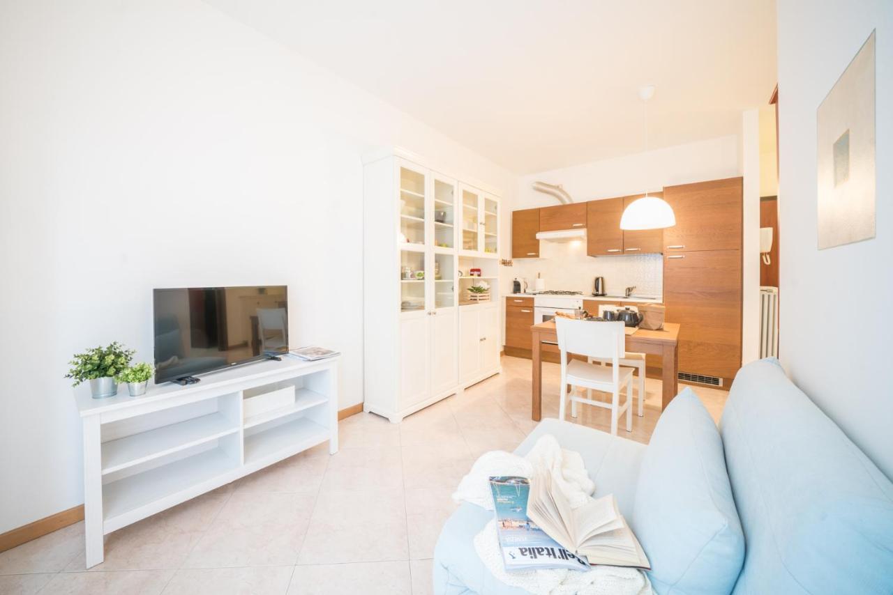 Gardappartamenti Garibaldi City Centre Desenzano del Garda Eksteriør billede