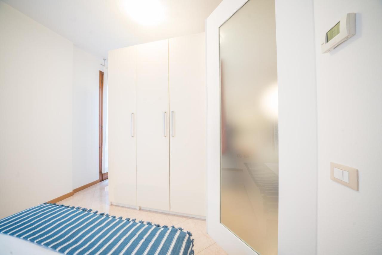 Gardappartamenti Garibaldi City Centre Desenzano del Garda Eksteriør billede